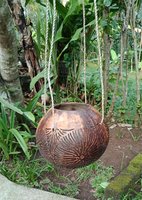 Flowerpot coconut polished/carved. Art. code: CCB010. Size Diameter aprox 13-15 cm. Price FOB 3,60 usd.